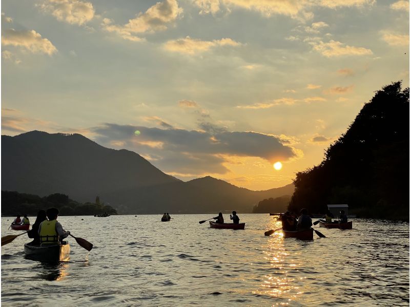 【山梨県・河口湖】卒業旅行・春休みの思い出作りに・カナディアンカヌー体験・サンセット90分コース(ドリンク付き）の紹介画像