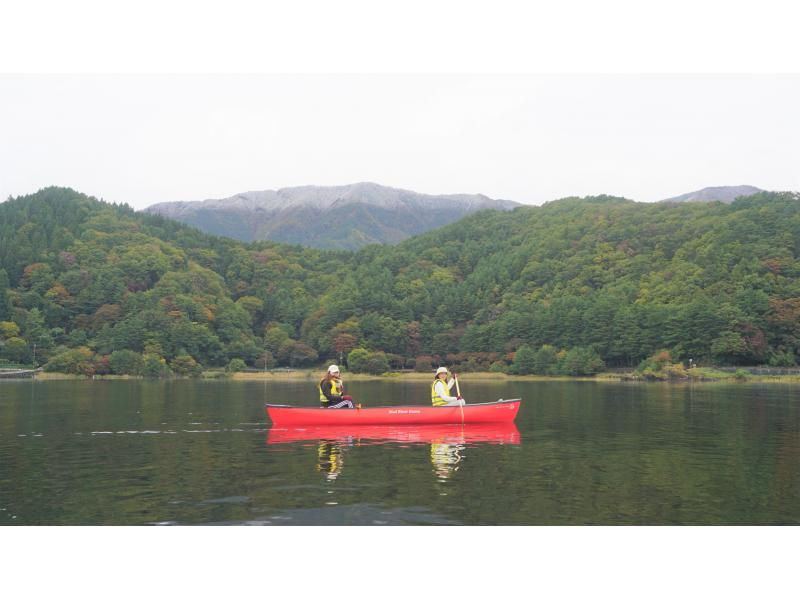 【山梨県・河口湖】秋の行楽・濡れずに乗れる・河口湖カナディアンカヌー体験・夕暮れ90分コース・カナディアンカヌーでで湖上散歩＆思い出作りの旅の紹介画像