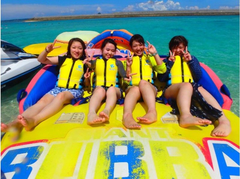 [Okinawa / Minna Island] Parasailing + boat snorkel + marine 1 type + lunch included ★ VIP plan that you can enjoy privately ★ Photo and pick-up benefitsの紹介画像