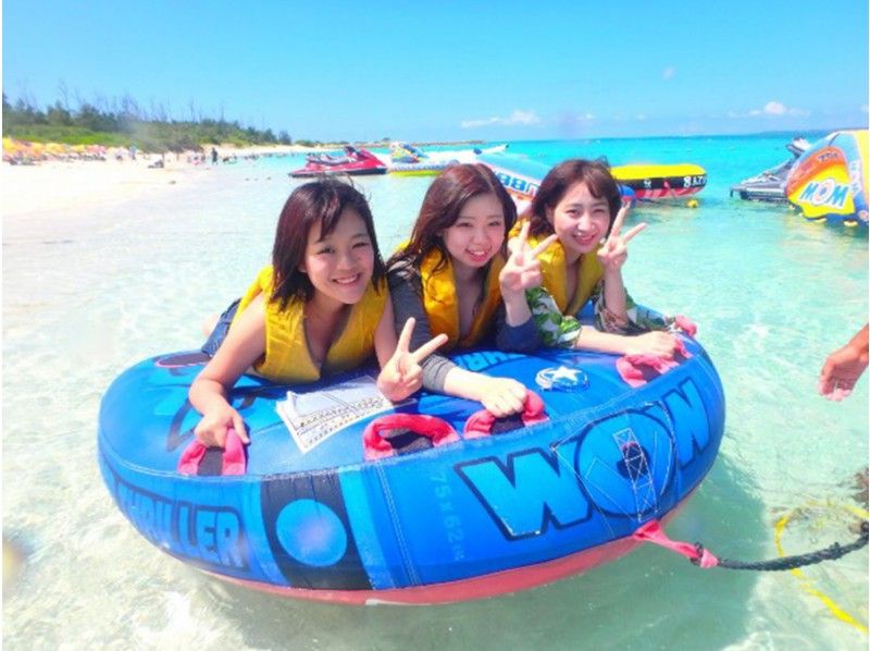 [Okinawa / Minna Island] Parasailing + boat snorkel + marine 1 type + lunch included ★ VIP plan that you can enjoy privately ★ Photo and pick-up benefitsの紹介画像