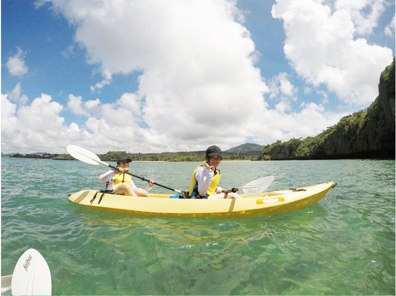 [Okinawa ・ Onna village]Sea kayak Uninhabited island landing & blue cave snorkel tour ★ With photo data and transfer!の紹介画像