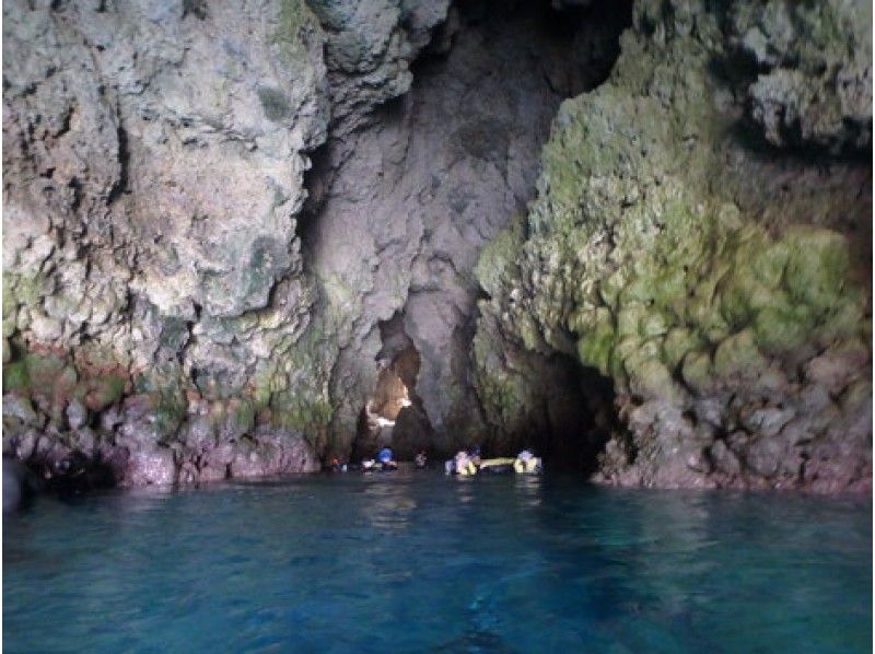 [Okinawa Onna] Blue cave experience Diving or snorkelの紹介画像