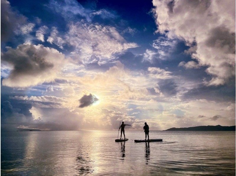 [Okinawa Ishigaki Island] Sunset SUP experience 1.5 hours! Reliable support for beginners and women ♪ Enjoy the spectacular view of the sunset with SUP from the beach of Ishigaki ♪ Photo shooting service!の紹介画像