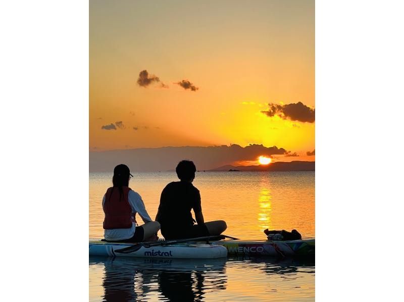 [Okinawa Ishigaki Island] Sunset SUP experience 1.5 hours! Reliable support for beginners and women ♪ Enjoy the spectacular view of the sunset with SUP from the beach of Ishigaki ♪ Photo shooting service!の紹介画像