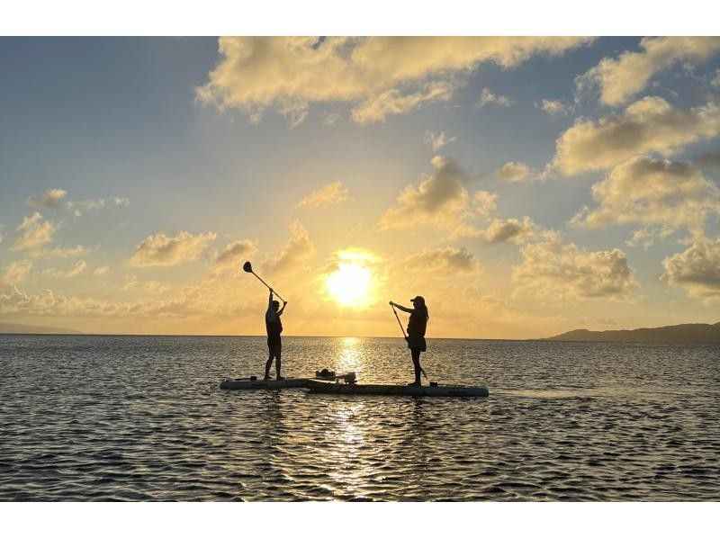 [Okinawa Ishigaki Island] Sunset SUP experience 1.5 hours! Reliable support for beginners and women ♪ Enjoy the spectacular view of the sunset with SUP from the beach of Ishigaki ♪ Photo shooting service!の紹介画像