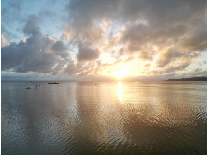 [Ishigaki Island Sunset SUP/Pickup available] Magic hour cruise with spectacular views/Support even for beginners/Photography included/Drone photographyの紹介画像