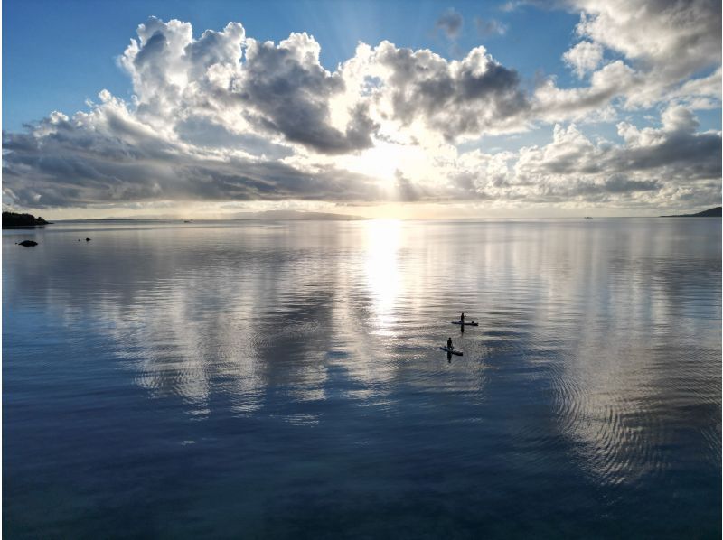 [Ishigaki Island Sunset SUP/Pickup available] Magic hour cruise with spectacular views/Support even for beginners/Photography included/Drone photographyの紹介画像