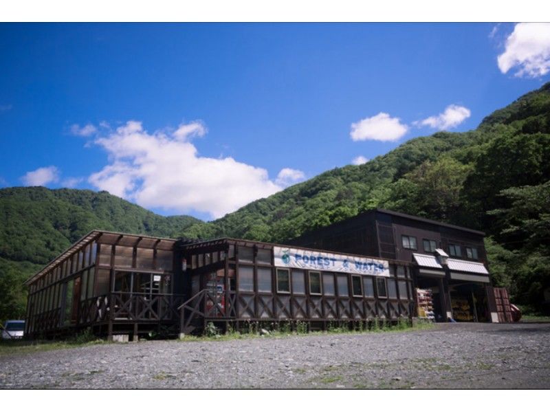 [Gunma / Minakami] Elementary school students welcome! Enjoy water play with the "Canyoning Half-Day Course" and have fun with natural water slides!の紹介画像