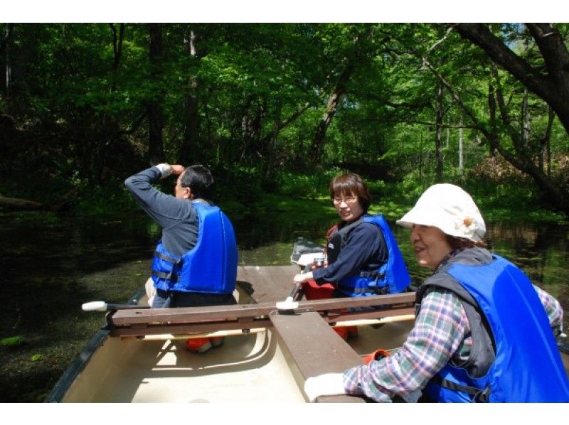 【홋카이도 ·屈斜路] 어린이도 즐길 수있다! 쿠시로 강 원류 물가의 생물 찾고 & 카누 투어 ♪ 티타임 포함の紹介画像