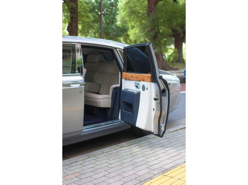 [Tokyo] Go around Tokyo with that luxury car! Rolls-Royce driving experienceの紹介画像