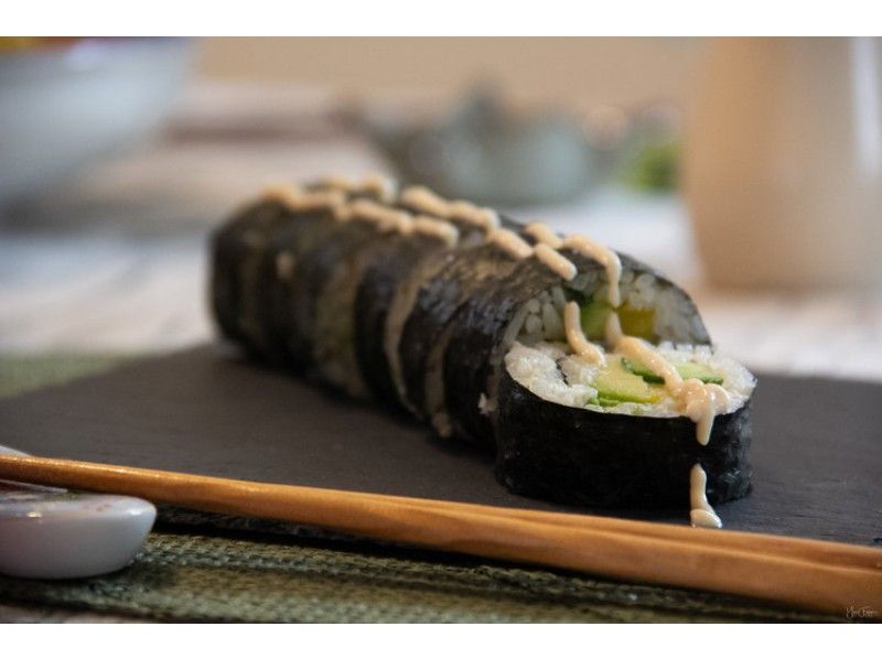 [โตเกียว] อาหารญี่ปุ่นมังสวิรัติสนุกสนานโดยผู้คนจากทั่วทุกมุมโลก♪ซูชิมากิและการทำเทมปุระの紹介画像