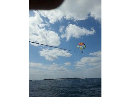 ビーチの視線を独占！注目度200％！パラセールで空中遊覧しま