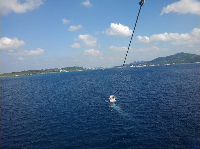 [Okinawa Sesoko Island para Sale course [parasailing and banana boat 10 minutes set]の紹介画像