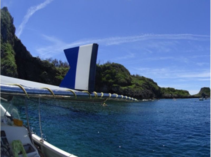 [โอกินาว่า・ หมู่บ้านออนนา] เรือสำรวจถ้ำสีน้ำเงินการดำน้ำตื้น(Snorkeling)ประสบการณ์!の紹介画像