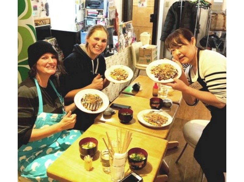 [Osaka Nagahoribashi] Osaka Style Okonomiyaki Cooking! Making okonomiyaki while having an English conversation♪の紹介画像