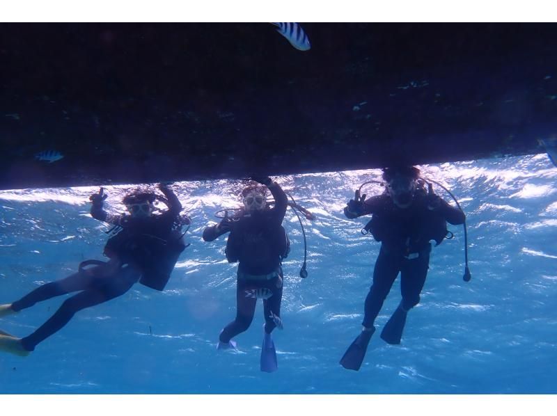 [Okinawa Onna Village] Enjoy from age 8 - Sea Walk & Blue Cave Boat Diving Experience with Camera & Towel Rentalの紹介画像