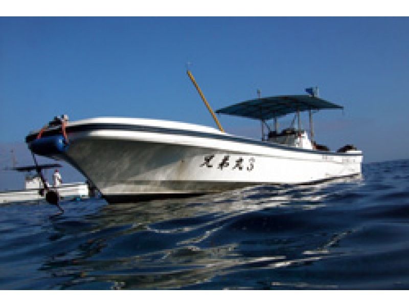 [Okinawa Onna Village] Enjoy from age 8 - Sea Walk & Blue Cave Boat Diving Experience with Camera & Towel Rentalの紹介画像