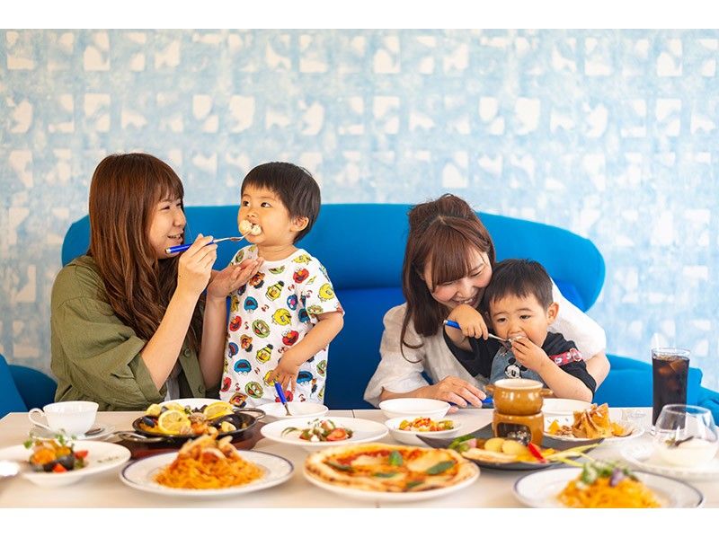 Enjoying lunch with children at a restaurant / Tokyo Marine Sports Center