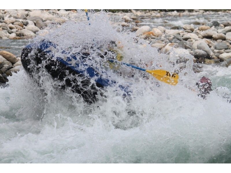 【富山・黒部川】4月25日～春の激流ラフティングツアーの紹介画像