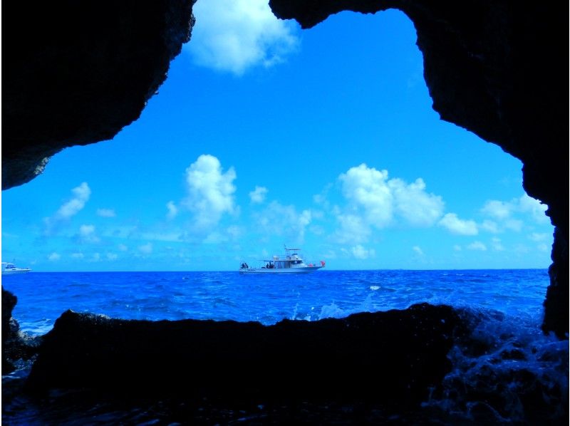 [Irabu Island] A mysterious view can be seen ☆ Blue cave tour ☆ Free photo data same day gift!の紹介画像