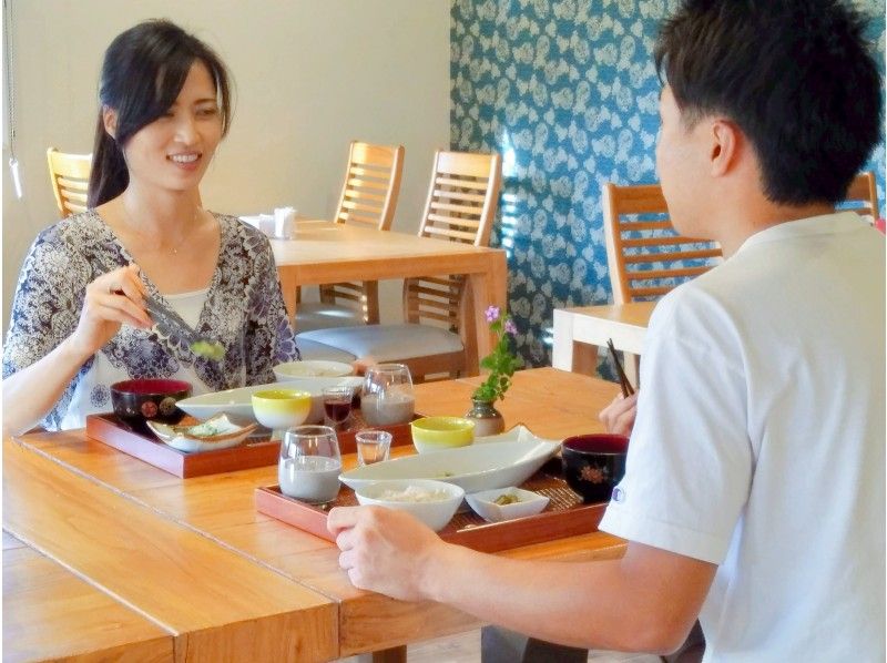 [Okinawa Onna Village] Healthy lunch + breathing & meditation + Chinese tea ceremony planの紹介画像