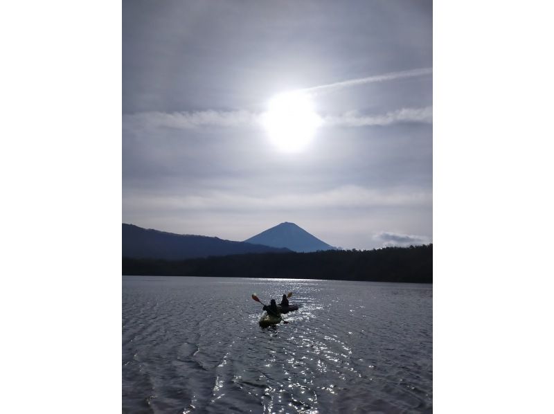 [Yamanashi, Fuji Five Lakes, Lake Saiko, Kayaking] Dogs are welcome! A 120-minute Kayaking experience on Lake Saiko that is full of attractions and allows you to enjoy the lake to the fullest.の紹介画像