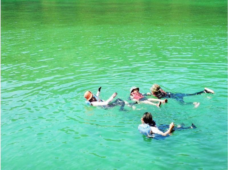 【徳島・海陽町水床】水床(みとこ)湾・太平洋シーカヤック＋スノーケル (夏シーズン）の紹介画像