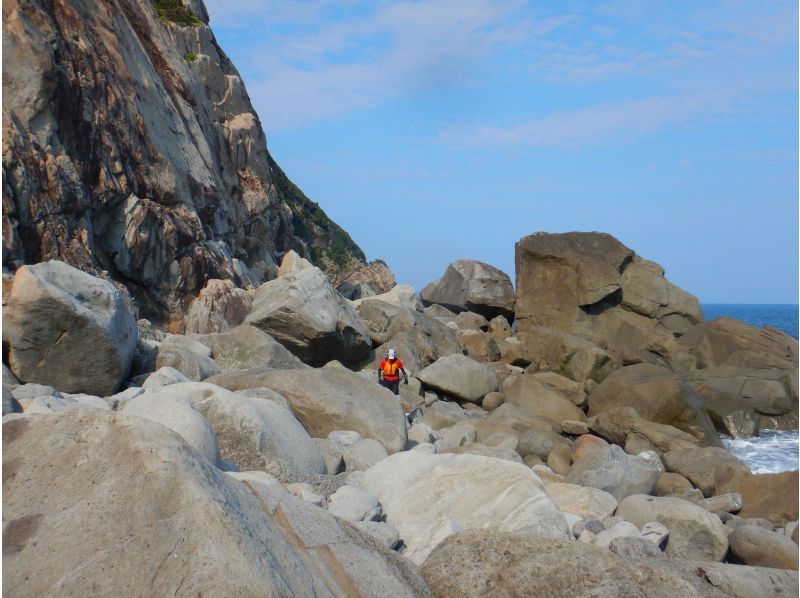 【徳島・美波町】コーステアリング☆海岸線を歩・登・飛・泳しながクリア☆ニューアドベンチャースポーツ！の紹介画像