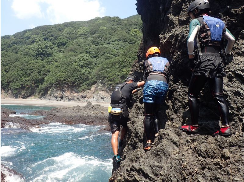 【徳島・美波町】コーステアリング☆海岸線を歩・登・飛・泳しながクリア☆ニューアドベンチャースポーツ！の紹介画像