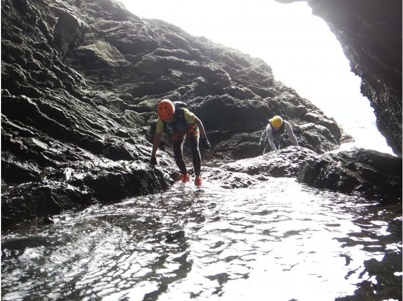 【徳島・美波町】コーステアリング☆海岸線を歩・登・飛・泳しながクリア☆ニューアドベンチャースポーツ！の紹介画像