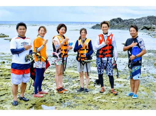 鹿児島 沖永良部島 遭遇率99 秘密のポイントでウミガメと一緒に泳ぐ シュノーケリングツアー アクティビティジャパン