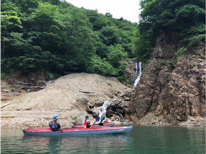 【岐阜県・御母衣湖】☆簡単カヌーツアー☆初めて、ファミリー大歓迎☆４才から参加OK！の紹介画像