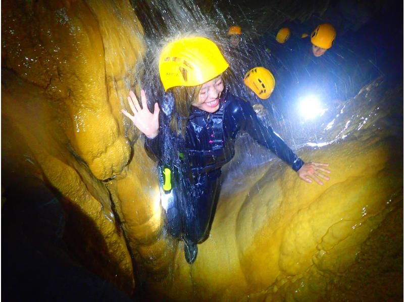 SALE! [Miyakojima/Half-day] Pumpkin Cave Caving & Sea Kayaking ★ Rare experience in Miyakojima's hidden area ★ Free photo data! Pick-up and drop-off on the island can be arranged!の紹介画像