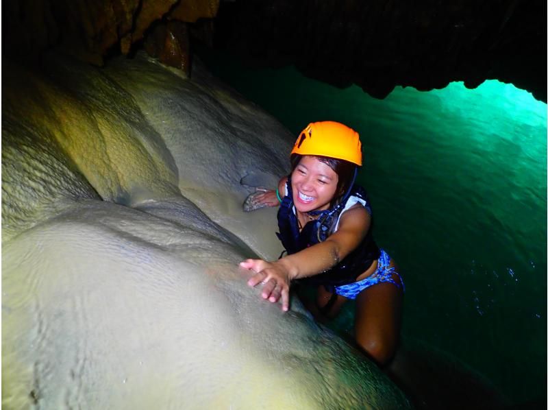 [Miyakojima/Half-day] Pumpkin Cave Caving & Sea Kayaking ★ Rare experience in Miyakojima's hidden area ★ Free photo data! Pick-up and drop-off on the island can be arranged! ★の紹介画像