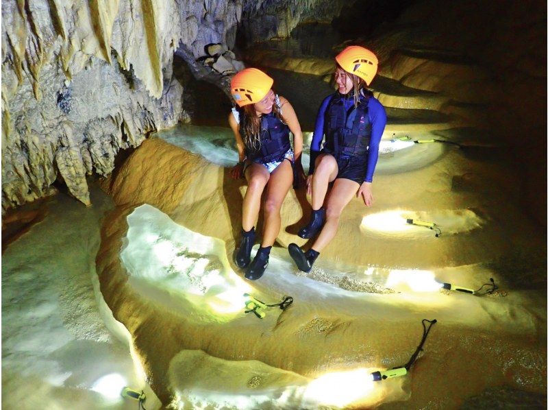 [Miyakojima/Half-day] Pumpkin Cave Caving & Sea Kayaking ★ Rare experience in Miyakojima's hidden area ★ Free photo data! Consultation available for pick-up on the island! [Student discount plan]の紹介画像