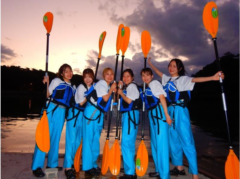 主島中心區，交通便利！日落+紅樹林皮艇之旅★團體折扣！ “三密”措施是完美的！可供4人的超值★旅遊形象禮物！の紹介画像