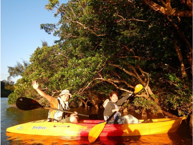 SALE! Sunset + Mangrove Kayak Tour [Group Discount] ★ Great value for groups of 4 or more! Free photos of popular tours for girls' trips! Conveniently located in the central part of the main islandの紹介画像