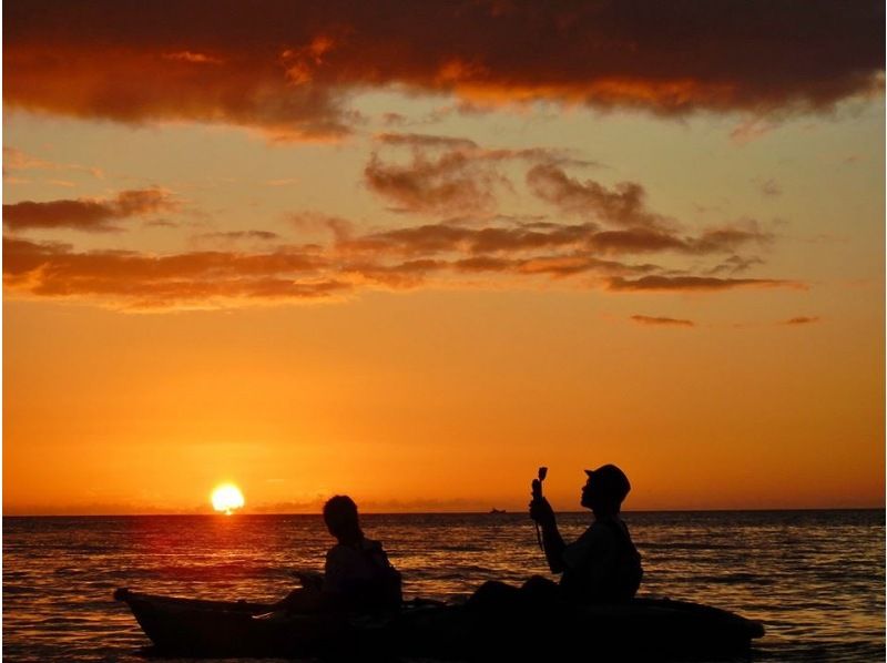 SALE! Sunset + Mangrove Kayak Tour [Group Discount] ★ Great value for groups of 4 or more! Free photos of popular tours for girls' trips! Conveniently located in the central part of the main islandの紹介画像