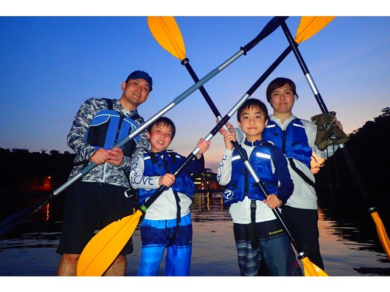 SALE! Sunset + Mangrove Kayak Tour [Group Discount] ★ Great value for groups of 4 or more! Free photos of popular tours for girls' trips! Conveniently located in the central part of the main islandの紹介画像