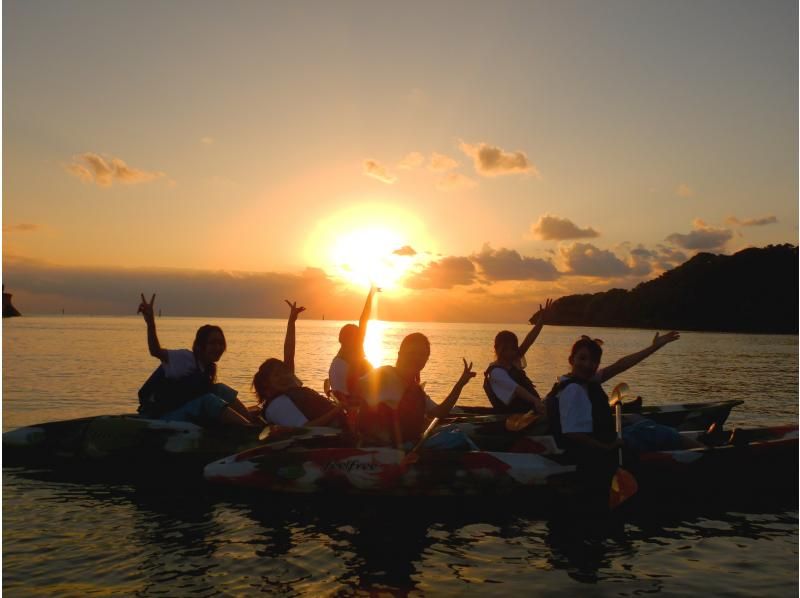 SALE! Sunset + Mangrove Kayak Tour [Group Discount] ★ Great value for groups of 4 or more! Free photos of popular tours for girls' trips! Conveniently located in the central part of the main islandの紹介画像