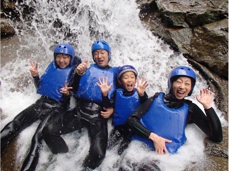 [Water / Canyoning Half-Day Tour Hanage Course] Enjoy nature with a natural waterslide!