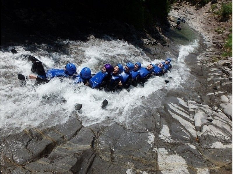[Water / Canyoning Half-Day Tour Hanage Course] Enjoy nature with a natural waterslide!