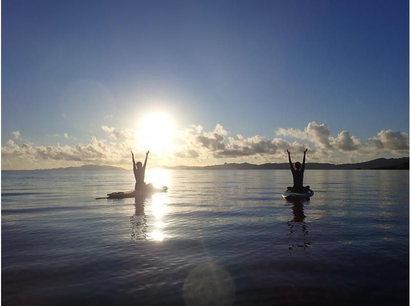 [Ishigaki Island] Private SUP yoga experience with photo and herbal tea (1 group per day)