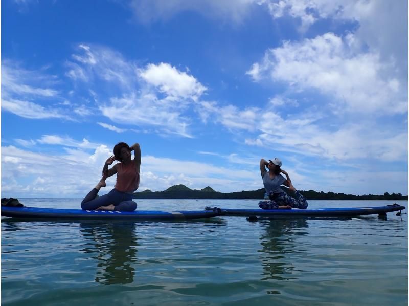 [Ishigaki Island] SUP yoga experience! Guided to a private beach Limited to one group の紹介画像