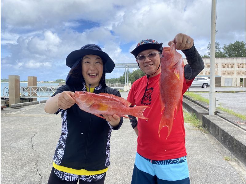 【沖縄北部・オクマ】地元漁師と一緒に沖縄の県魚グルクン（タカサゴ）釣り又は底物（そこもの）船釣りツアーの紹介画像