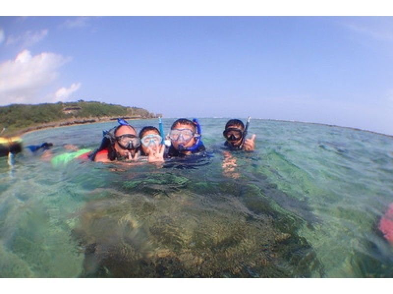 [โอกินาว่าItoman] เด็ก ๆ ก็สามารถสนุกได้! ถึงจุดโดยเรือ!การดำน้ำตื้น(Snorkeling)ง่ายの紹介画像