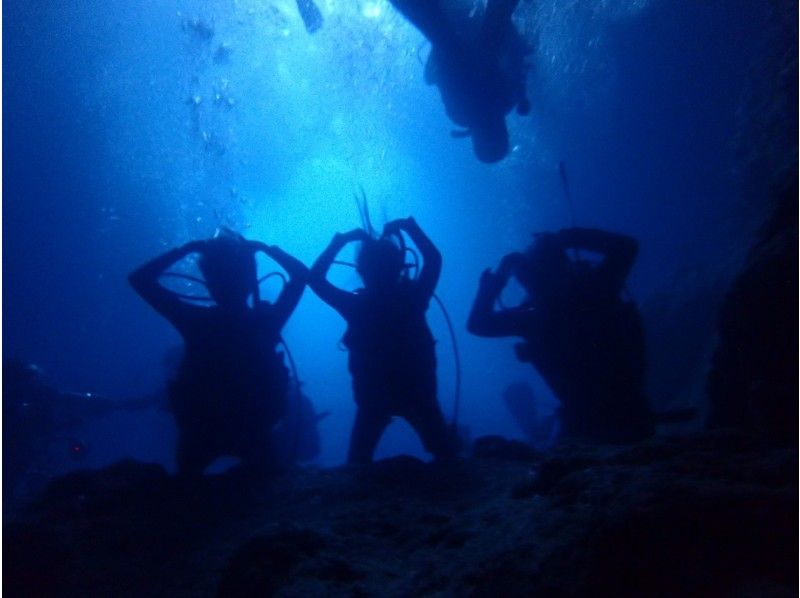 ประสบการณ์การดำน้ำและการดำน้ำและถ้ำสีฟ้าประสบการณ์การดำน้ำKeramaの紹介画像