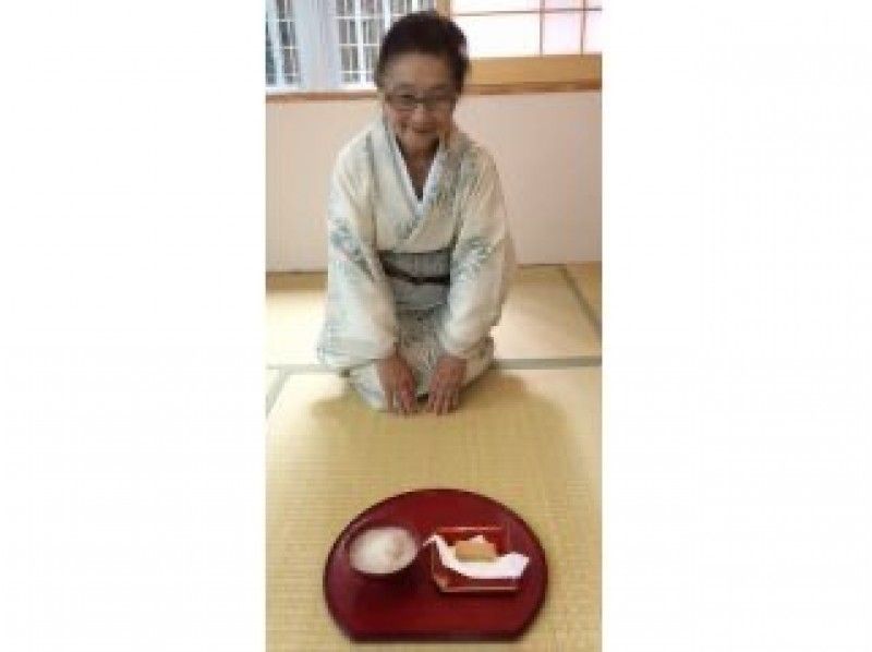 [Okibuchi / Shuriนาฮา] พิธีชงชา Ryukyu Bukubuku สัมผัสประสบการณ์การต้อนรับที่อบอุ่นใกล้ปราสาทชูริ!の紹介画像
