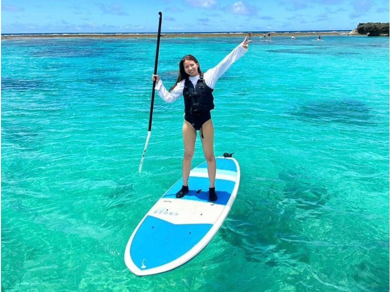 [宮古島/半天]免費照片資料和島嶼接送！ SUP/獨木舟與海龜浮潛★半天內熱門的活動！ [學生折扣計劃]の紹介画像