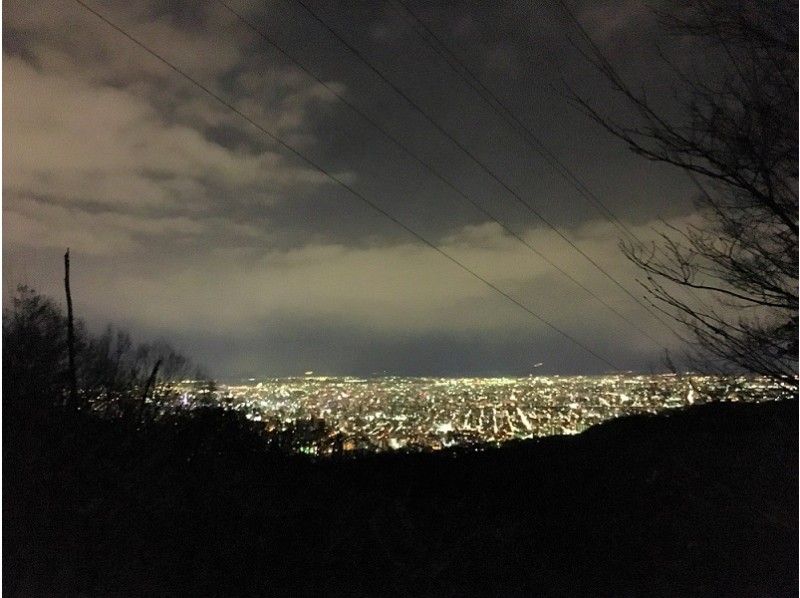 [北海道/札幌]每天一套包机！在一个秘密的地方，闪闪发光的夜景雪上徒步远足の紹介画像